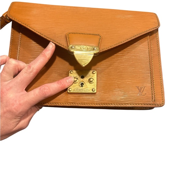 Louis Vuitton Pochette Leather Clutch Bag Epi Serie Dragonne Crossbody Pochette - Picture 10 of 16